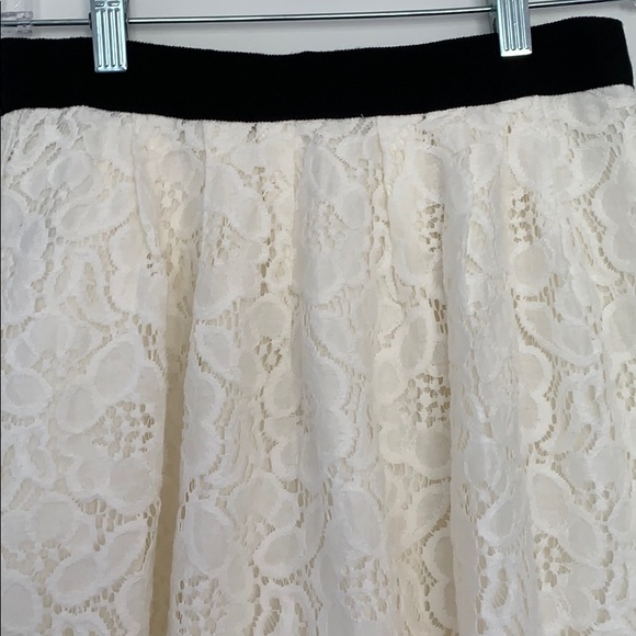 ⭐️3/$30 - Flowy lace skirt - Picture 2 of 3